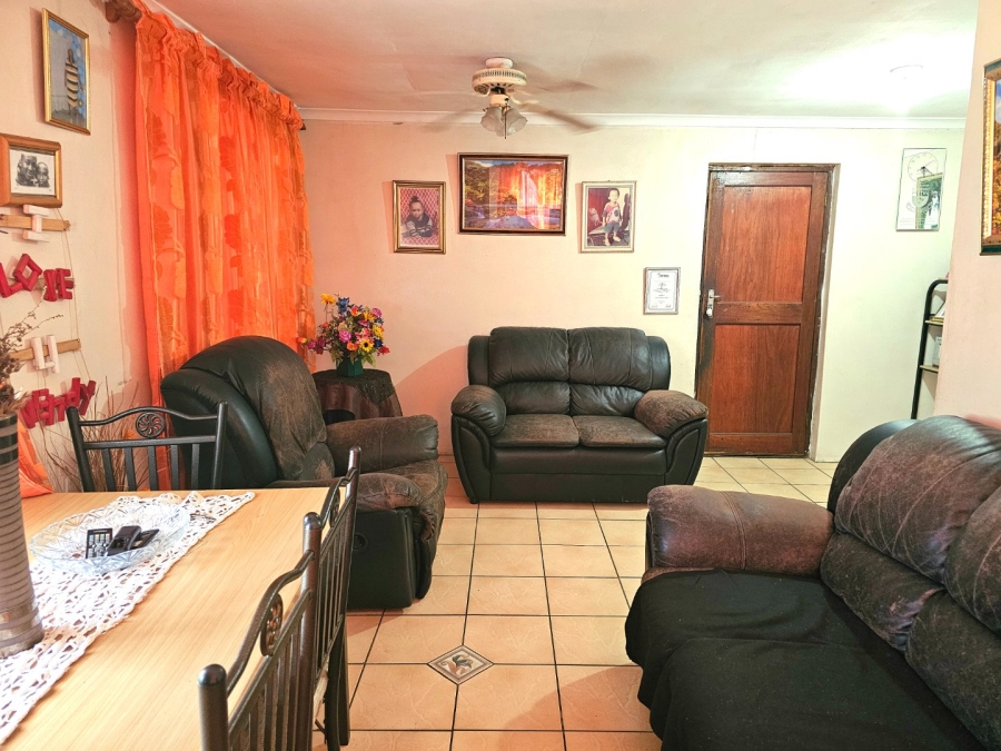 3 Bedroom Property for Sale in Roosendal Western Cape